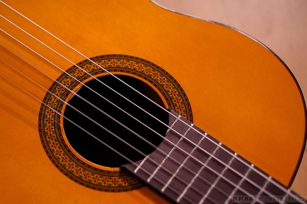 Yamaha Cg102 Nylon String Classical Guitar